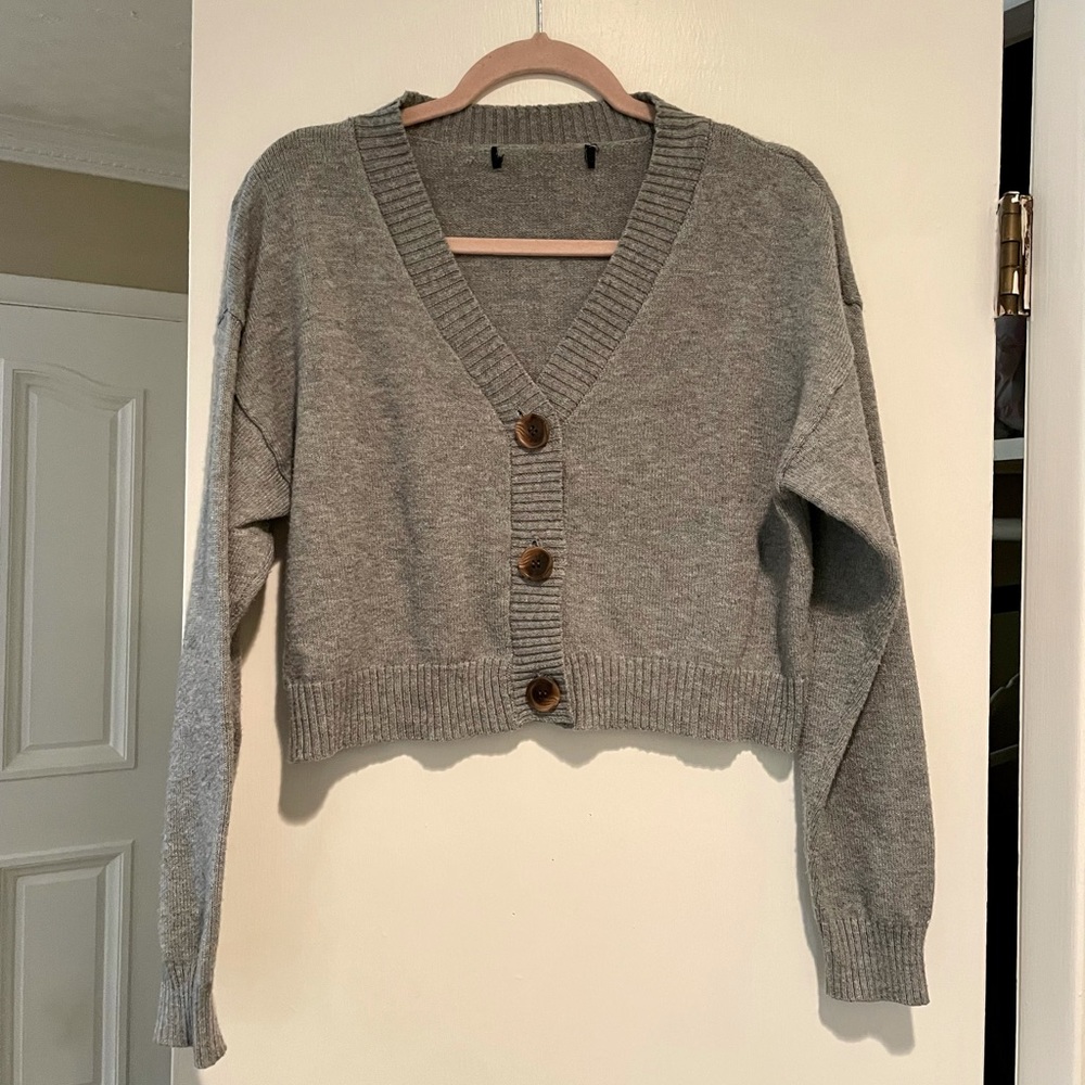 Forever21 cropped grey button up cardigan sweater